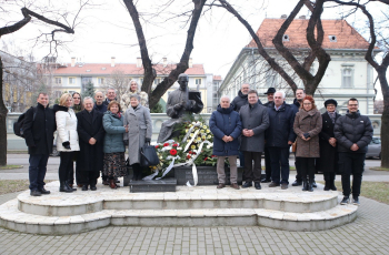 Položeni vijenci na spomenik velikana